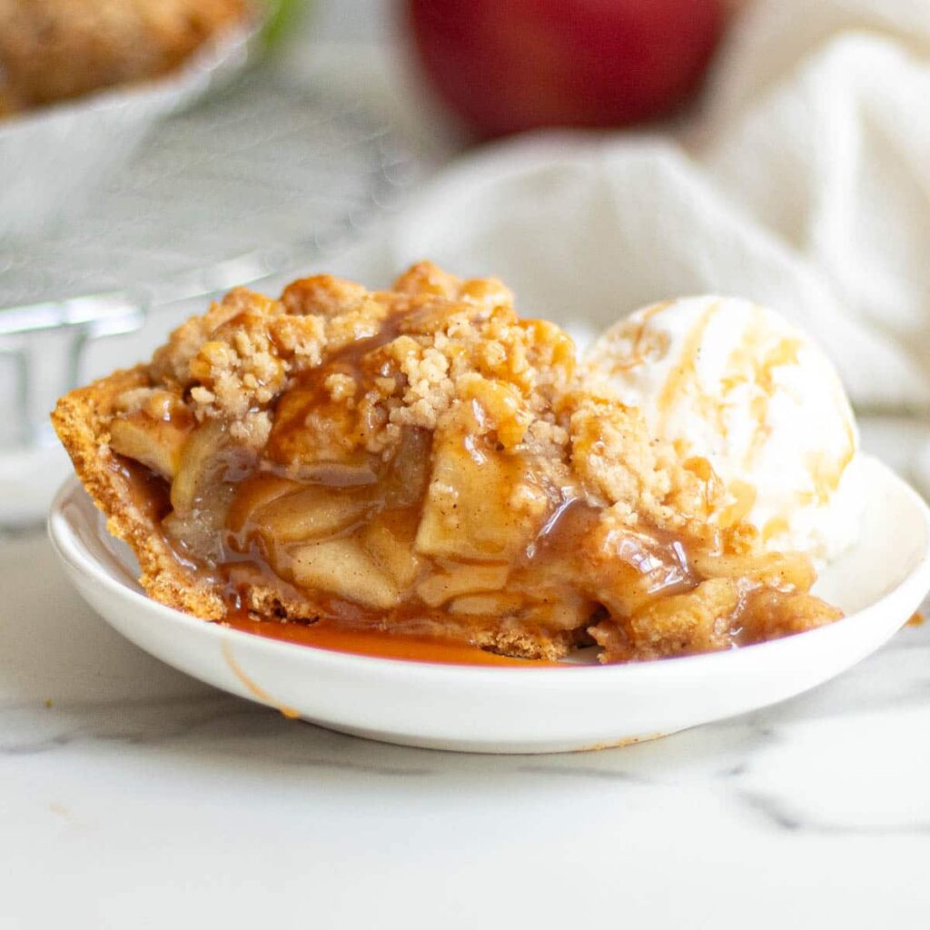 Apple pie with graham cracker crust from Chenee Today.